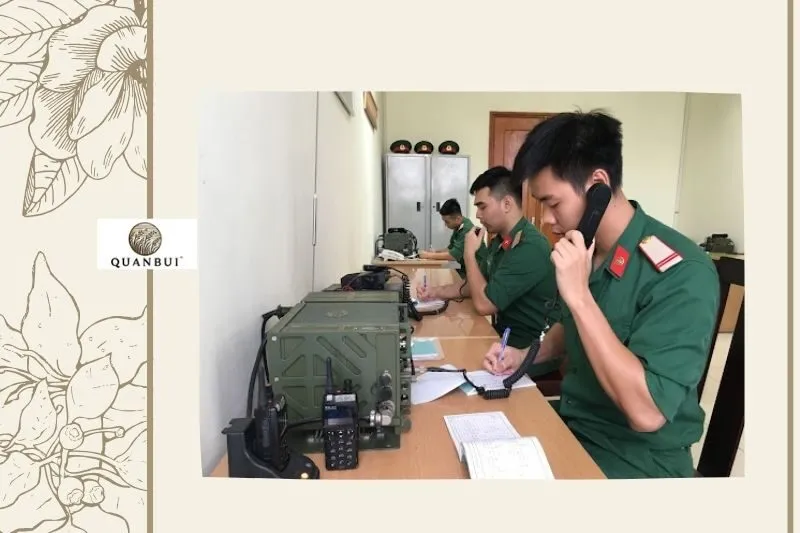 Hệ thống liên lạc và tổ chức tại Sở chỉ huy